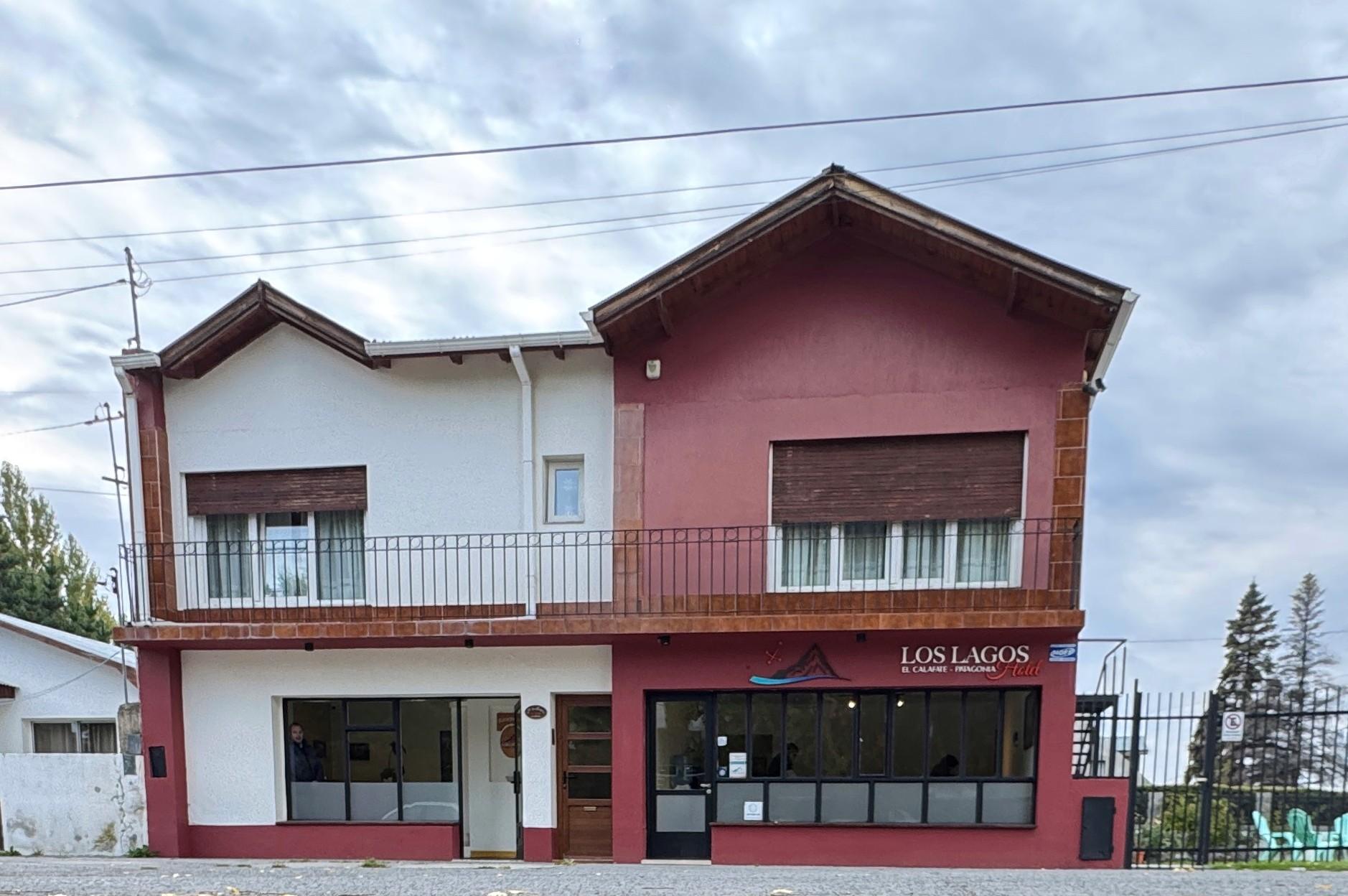 Fachada principal de Los Lagos Hotel